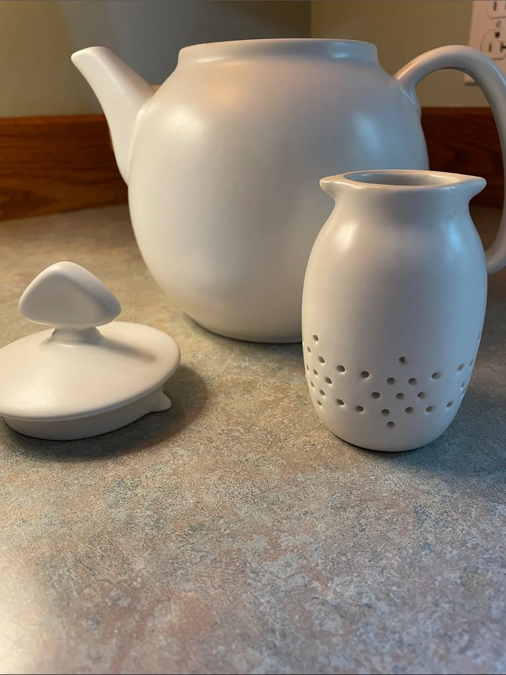 Classic White Round Ceramic Teapot with Decorative Lid